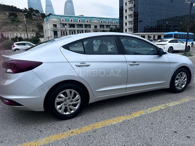 Hyundai Elantra-4