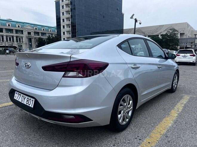 Hyundai Elantra-3