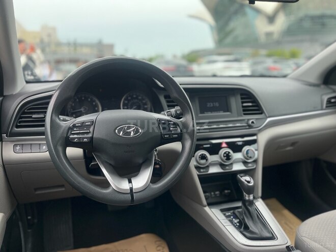Hyundai Elantra-7