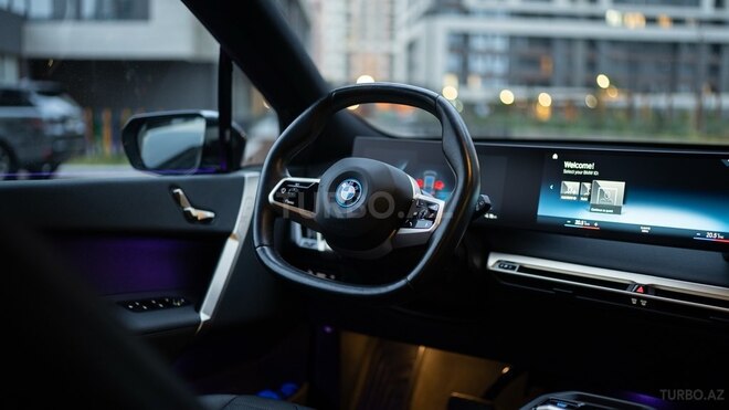BMW iX-11