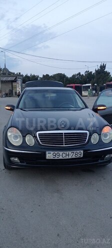 Mercedes E 270-1