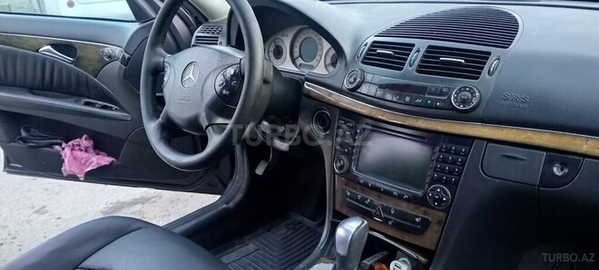 Mercedes E 270-3