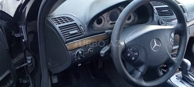 Mercedes E 270-4
