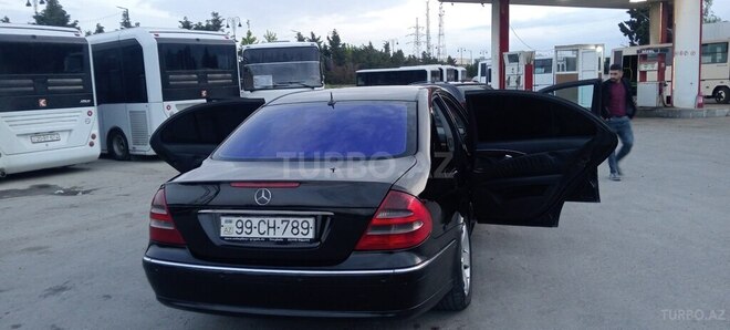 Mercedes E 270-6