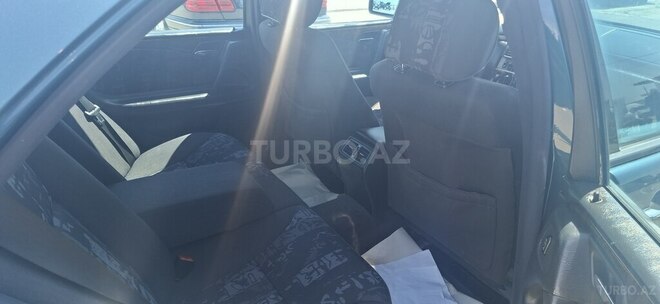 Mercedes E 240-5