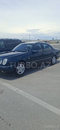 Mercedes E 240-3