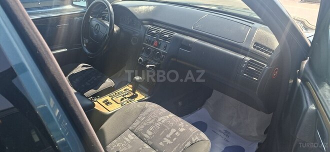 Mercedes E 240-6