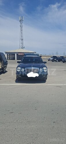 Mercedes E 240-1