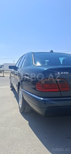 Mercedes E 240-8