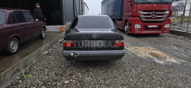 Mercedes E 220-2