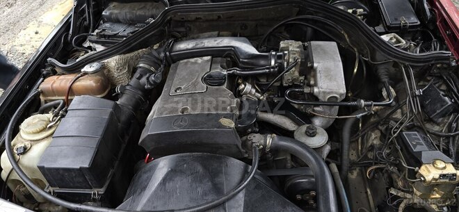 Mercedes E 220-11