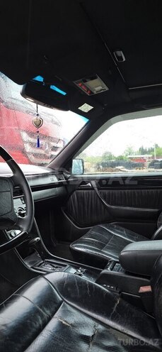 Mercedes E 220-9