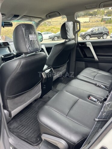 Toyota Land Cruiser Prado-8