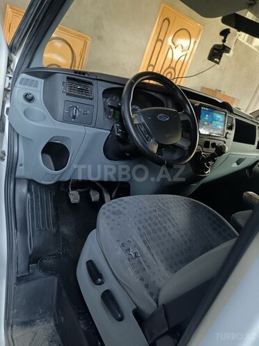 Ford Transit-6