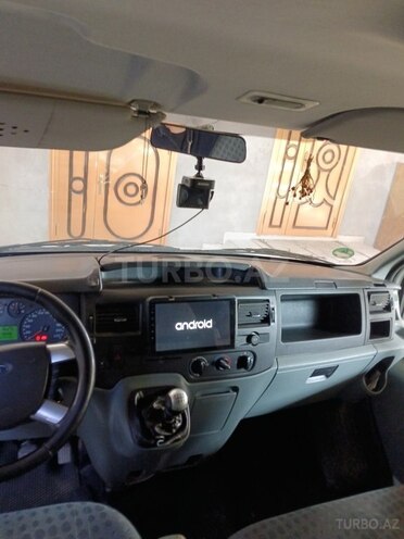 Ford Transit-5