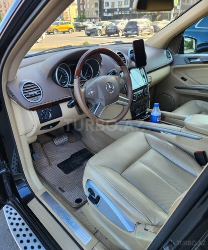 Mercedes GL 550 4MATIC-3