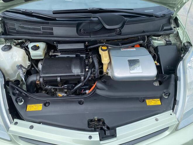 Toyota Prius-7