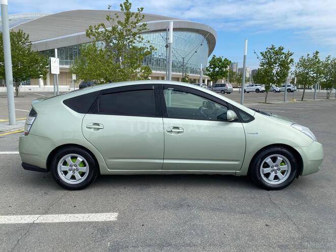 Toyota Prius-12