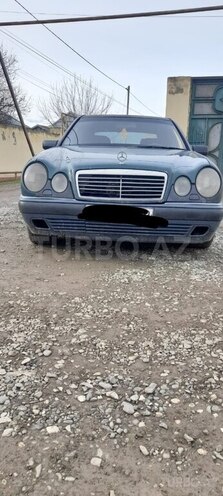 Mercedes E 300-1