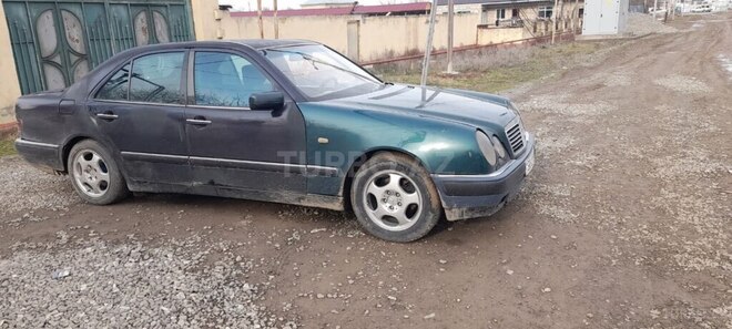 Mercedes E 300-3