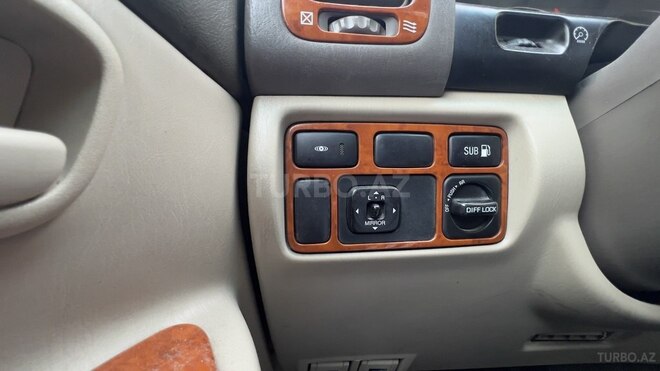 Toyota Land Cruiser-6
