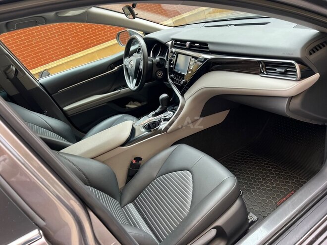 Toyota Camry-13