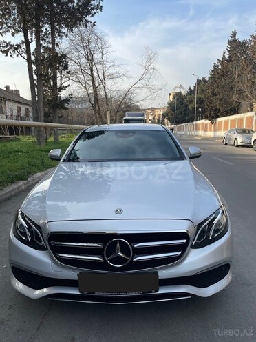 Mercedes E 220 d-1