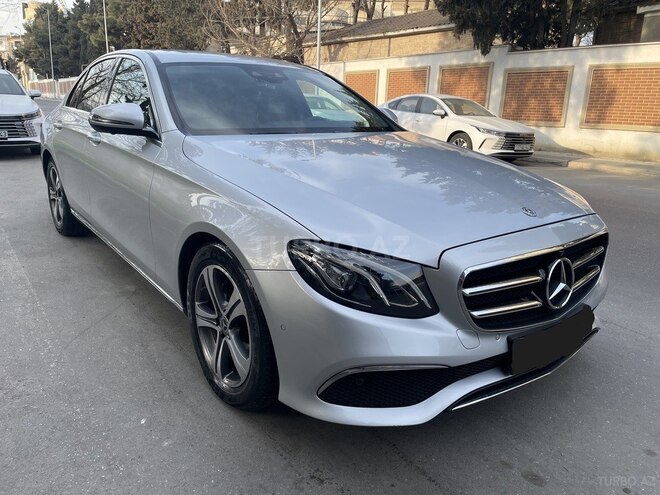 Mercedes E 220 d-3