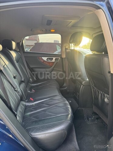Infiniti QX70-13