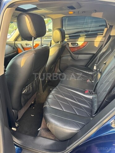 Infiniti QX70-12