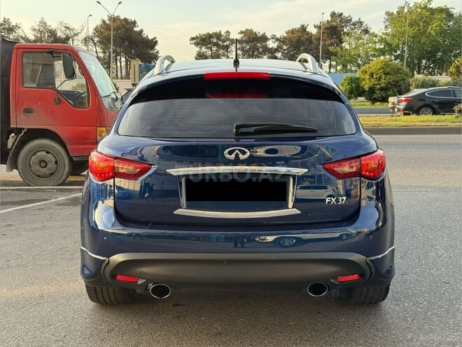 Infiniti QX70-4