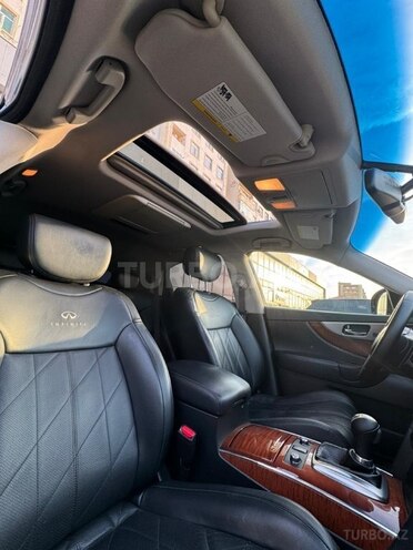 Infiniti QX70-19
