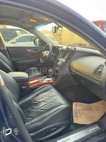 Infiniti QX70-16