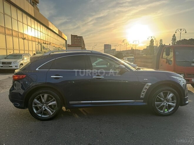 Infiniti QX70-7