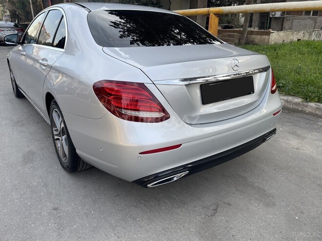 Mercedes E 220 d-4