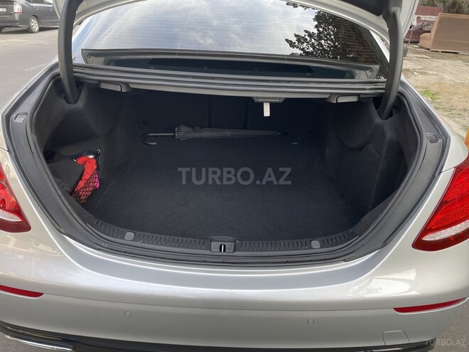 Mercedes E 220 d-12