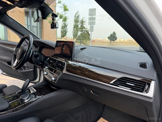 BMW 530e-7