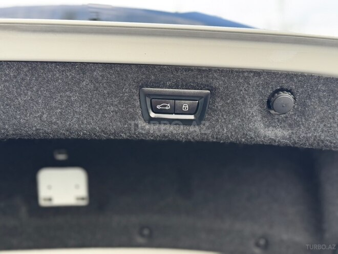 BMW 530e-16