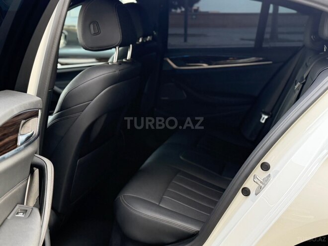 BMW 530e-19