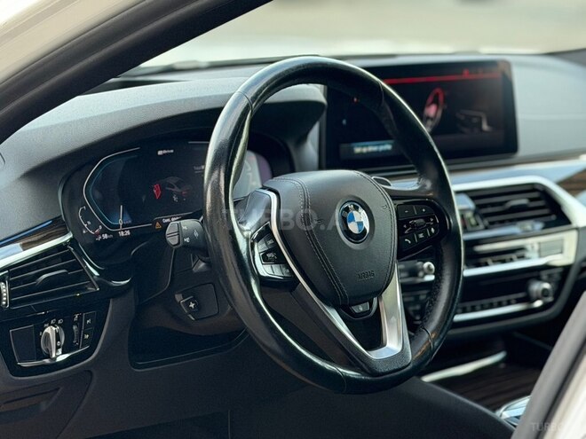 BMW 530e-20
