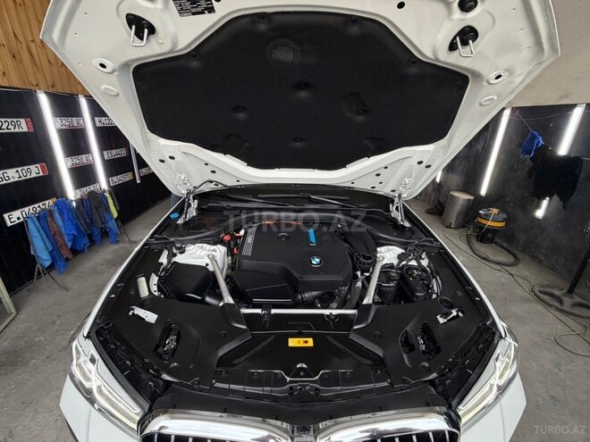 BMW 530e-21