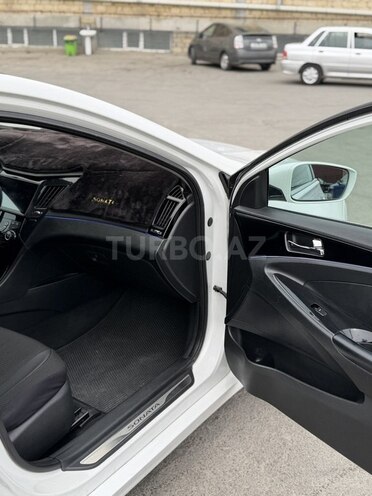 Hyundai Sonata-14