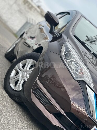 Nissan Note-8