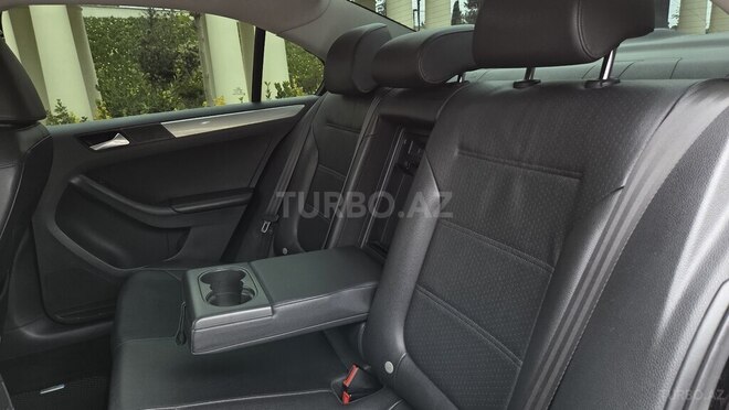 Volkswagen Jetta-10