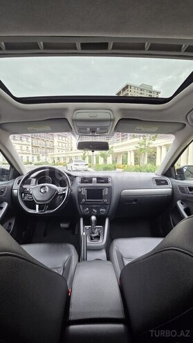 Volkswagen Jetta-11
