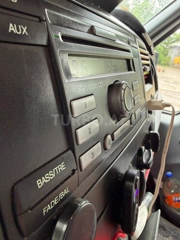 Ford Transit-5
