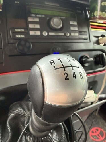 Ford Transit-4