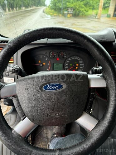 Ford Transit-3