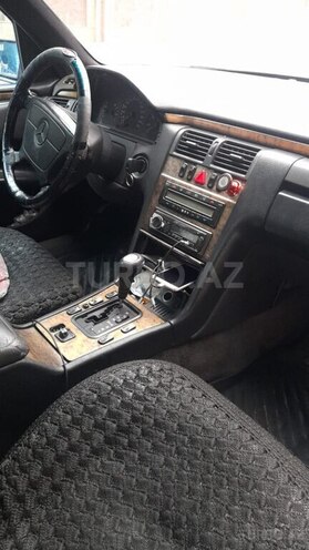 Mercedes E 300-6