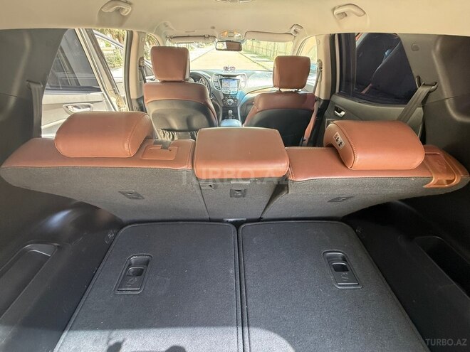 Hyundai Santa Fe-12